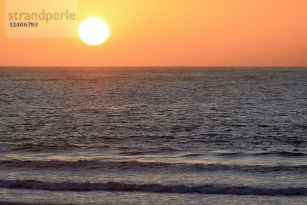 Sonnenuntergang über der Nordsee  Norderney  Ostfriesische Inseln  Niedersachsen  Deutschland  Europa