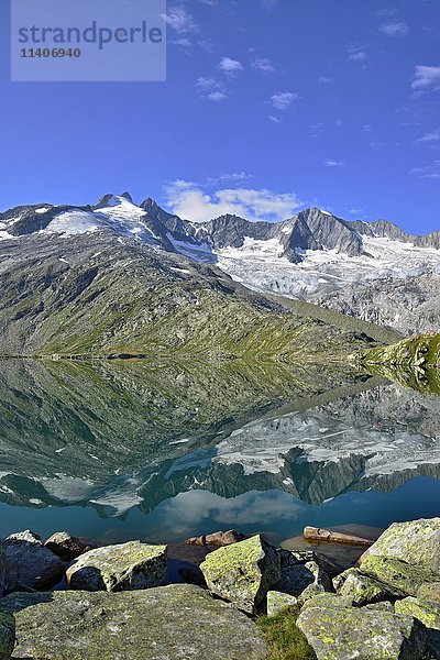 Unterer Wildgerlossee  Reichenspitz-Gruppe  See mit Bergen und Gletscher dahinter  Wildgerlostal  Nationalpark Hohe Tauern  Salzburg  Österreich  Europa