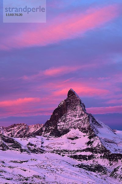 Matterhorn in der Morgendämmerung  Walliser Alpen  Zermatt  Kanton Wallis  Schweiz  Europa