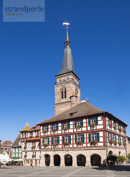 Rathaus und Kirche  Königsplatz  Schwabach  Mittelfranken  Franken  Bayern  Deutschland  Europa