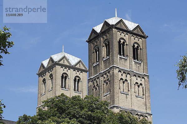 Kirchturm  Romanische Kirche St. Gereon  Köln  Nordrhein-Westfalen  Deutschland  Europa