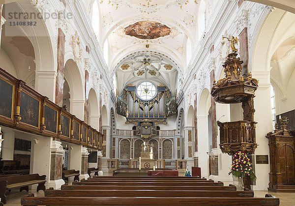 Innenansicht mit Fuggerkapelle und Orgel  St. Anna-Kirche  Augsburg  Schwaben  Bayern  Deutschland  Europa