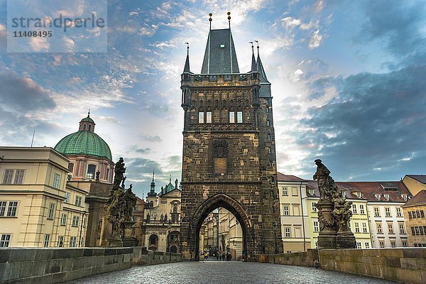 Altstädter Brückenturm  Karlsbrücke  historisches Zentrum  Prag  Böhmen  Tschechische Republik  Europa