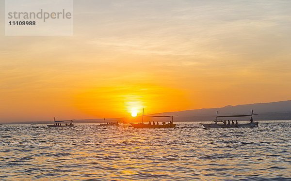 Sonnenaufgang  Auslegerkanus auf dem Meer  Lovina Beach  Bali  Indonesien  Asien