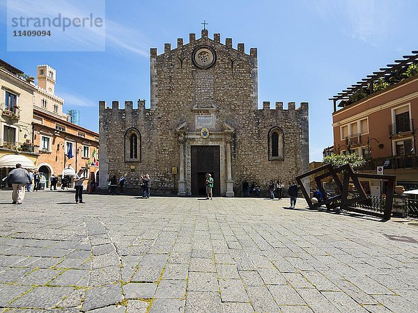 Dom San Nicolò  Fontana di Piazza Duomo  Taormina  Sizilien  Italien  Europa