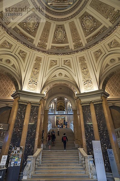 Foyer mit Treppenhaus  Naturhistorisches Museum  eröffnet 1889  Wien  Österreich  Europa