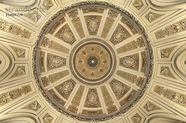 Mehrstöckige Kuppel des Zentralgebäudes des Naturhistorischen Museums  eröffnet 1889  Wien  Österreich  Europa