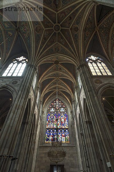 Gewölbe mit Seitenkapelle  neugotische Votivkirche  Wien  Österreich  Europa
