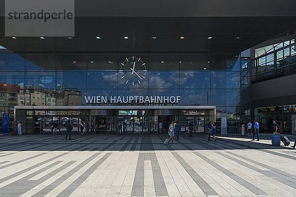 Haupteingang  Bahnhofshalle  Südtiroler Platz  Eröffnung August 2015  Wien  Österreich  Europa