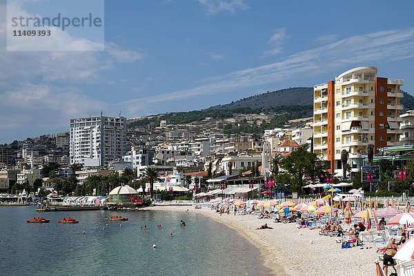 Strand und Promenade  Sarandë  Bezirk Vlorë  Albanien  Europa
