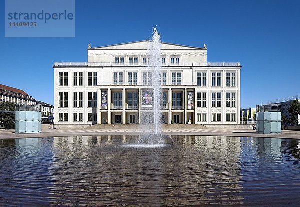 Opernhaus  Augustusplatz  Leipzig  Sachsen  Deutschland  Europa