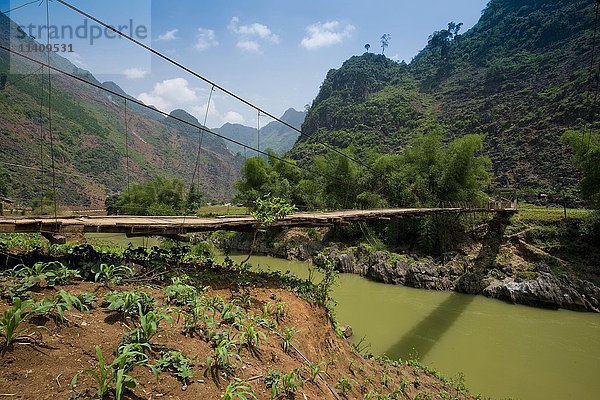 Einfache Hängebrücke  Dong Van Karstplateau  Provinz Ha Giang  Nordvietnam  Vietnam  Asien