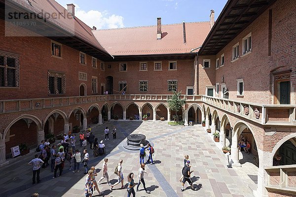 Innenhof des Collegium Maius  historisches Zentrum  Stare Miasto  Altstadt  Krakau  Polen  Europa