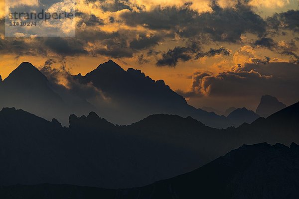 Lechtaler Alpen im Morgenlicht  Elemen  Lechtal  Bezirk Reutte  Tirol  Österreich  Europa