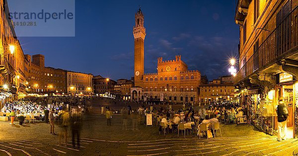 Piazza del Campo in der Dämmerung  Siena  Toskana  Italien  Europa