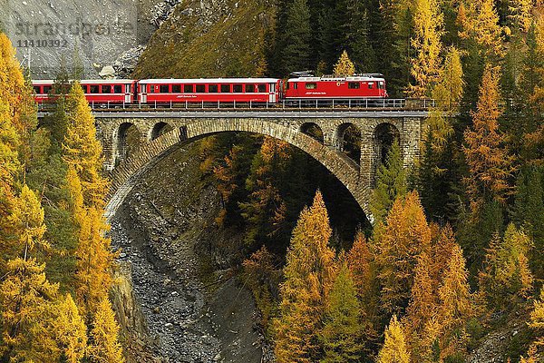 Rhätische Bahn  Val-Mela-Viadukt  Kanton Graubünden  Schweiz  Europa