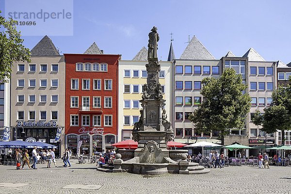 Giebelhäuser  Alter Markt  Jan-von-Werth-Denkmal  historisches Zentrum  Köln  Nordrhein-Westfalen  Deutschland  Europa