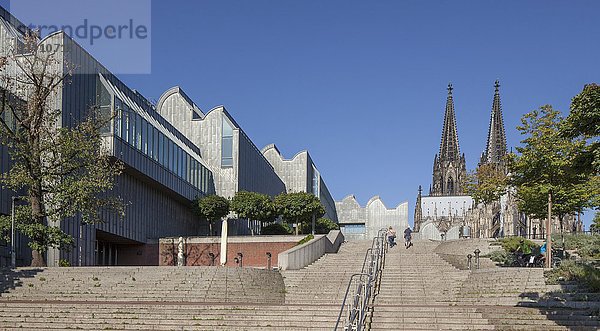 Museum Ludwig  hinter dem Kölner Dom  Köln  Nordrhein-Westfalen  Deutschland  Europa