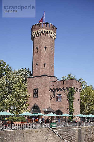 Malakoffturm und Café Hafenterrasse  Rheinauhafen  Köln  Nordrhein-Westfalen  Deutschland  Europa