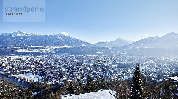 Blick auf Innsbruck  Alpen im Winter  Inn  Inntal  Innsbruck  Tirol  Österreich  Europa