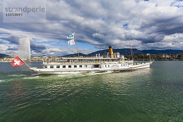 Historischer Dampfer Savoie auf dem Genfer See  Genf  Schweiz  Europa