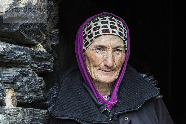 Alte Svanerin im Ethnografischen Museum im Dorf Zhibiani; Ushguli  Samegrelo-Zemo Svaneti  Georgien