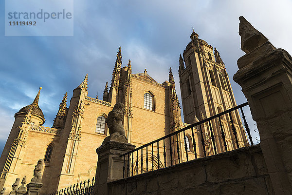Die Kathedrale von Segovia und ihr Turm; Segovia  Kastilien-León  Spanien'.