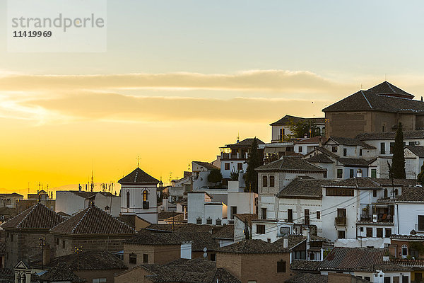 Schöner Sonnenuntergang im Viertel Albaicin; Granada  Andalusien  Spanien'.