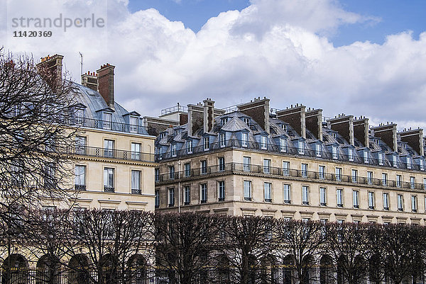 Wohngebäude in der Nähe des Place de la Concorde; Paris  Frankreich'.