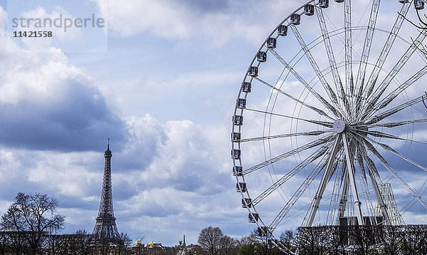 Blick auf das Riesenrad und den Eiffelturm; Paris  Frankreich'.