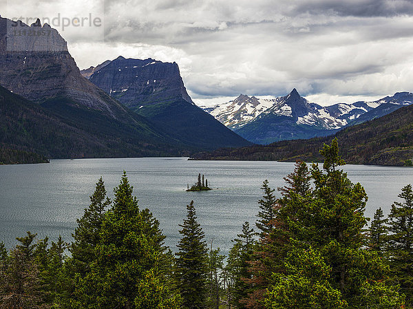 Saint Mary Lake  Glacier National Park; Montana  Vereinigte Staaten von Amerika'.