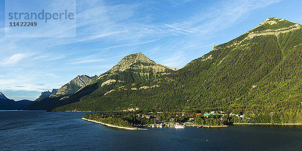 Bewaldete Berge im Waterton Lakes National Park; Alberta  Kanada'.