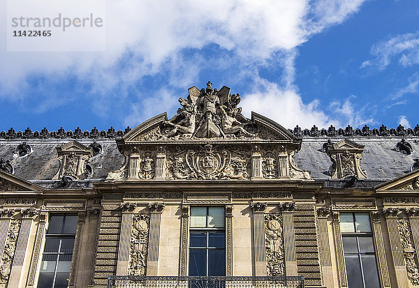 Schöne Skulpturen auf einer Dachterrasse; Paris  Frankreich