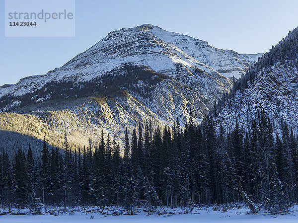 Schneebedeckte Landschaft in den Rocky Mountains; British Columbia  Kanada'.