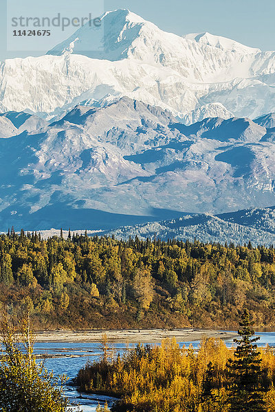 Denali  vom Parks Highway aus gesehen  im Landesinneren von Alaska  in der Nähe des Rastplatzes South Viewpoint; Alaska  Vereinigte Staaten von Amerika'.