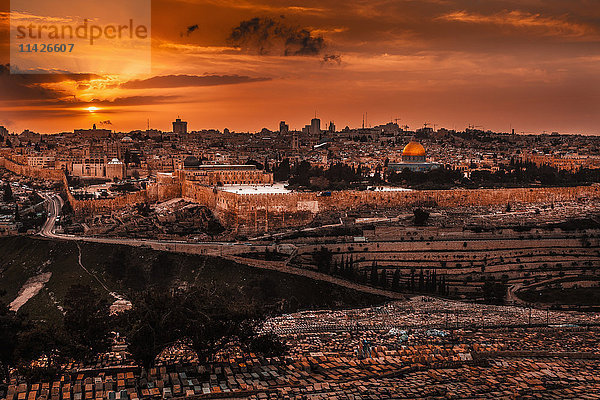 Stadtbild von Jerusalem bei Sonnenuntergang; Jerusalem  Israel'.