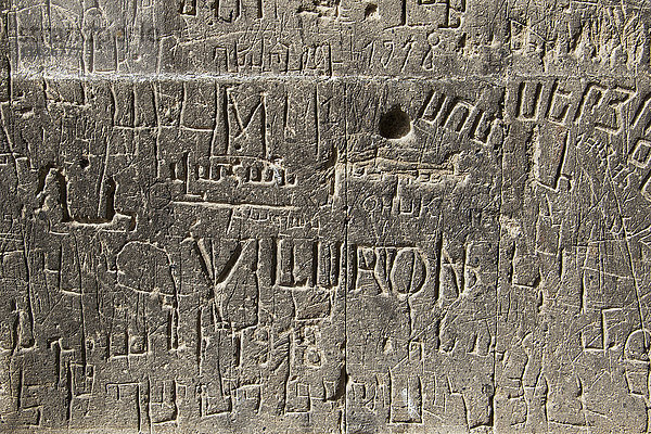 Inschriften auf einer Steinmauer des Klosters Khor Virap; Provinz Ararat  Armenien .