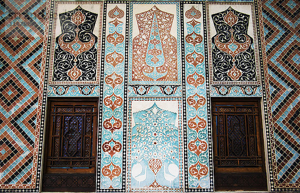 Fliesendekoration an der Fassade des Palastes der Shaki Khans; Shaki  Aserbaidschan'.
