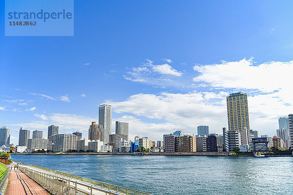 Blick auf die Bucht und das Stadtbild von Tokio  Tokio  Japan