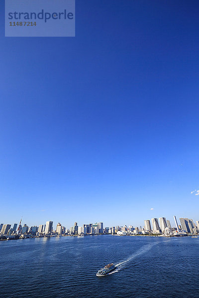 Stadtbild von Tokio und blauer Himmel  Tokio  Japan