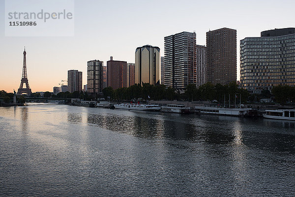 Hochhäuser an der Seine  Paris  Frankreich