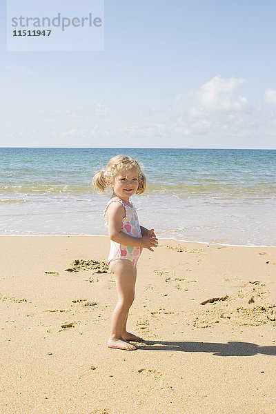 Kleines Mädchen am Strand
