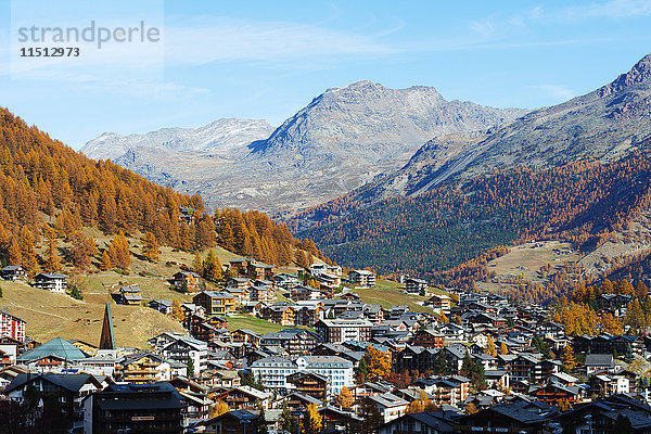 Saas Fee Resort im Herbst  Wallis  Schweizer Alpen  Schweiz  Europa