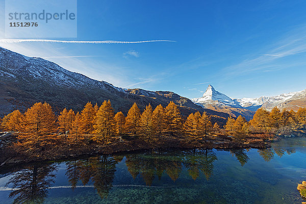 Das Matterhorn  4478m  und der Grindjisee im Herbst  Zermatt  Wallis  Schweizer Alpen  Schweiz  Europa