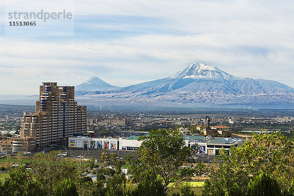 Blick über Eriwan und den Berg Ararat  Eriwan  Armenien  Kaukasus  Asien