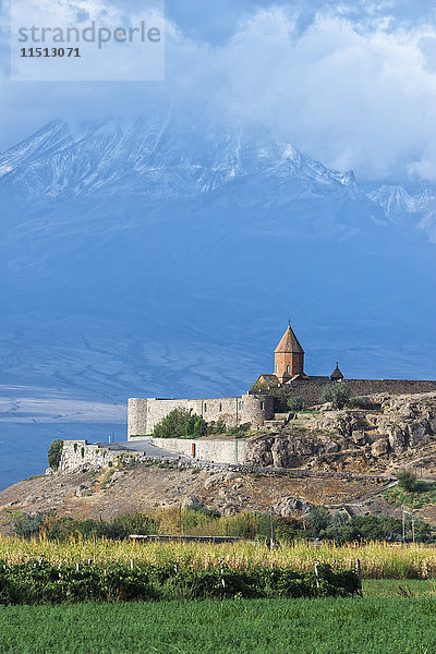 Kloster und apostolische Kirche Khor Virap am Fuße des Berges Ararat  Provinz Ararat  Armenien  Kaukasus  Asien