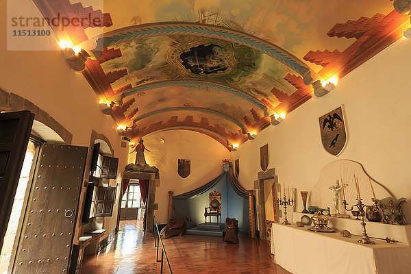 Museum Schloss Gala Dali  Wappensaal  mittelalterlicher Wohnsitz und heute Museum von Salvador Dali  Pubol  Baix Emporda  Girona  Katalonien  Spanien  Europa