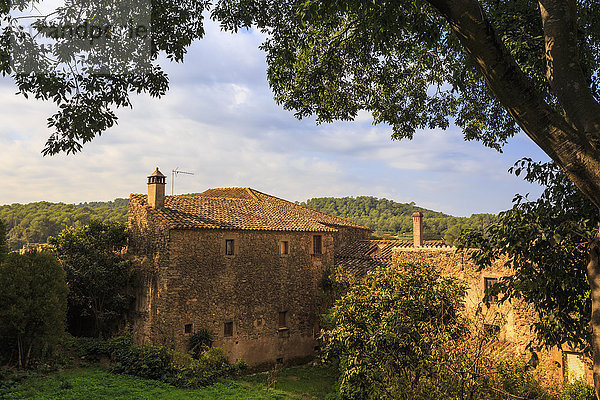 Museum der Burg Gala Dali  Blick vom mittelalterlichen Haus und heutigen Museum von Salvador Dali  Pubol  Baix Emporda  Girona  Katalonien  Spanien  Europa