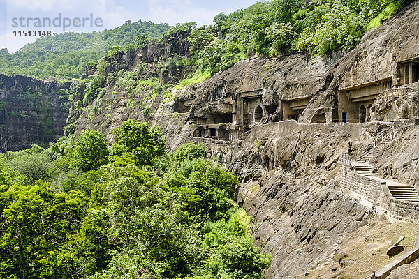 Gesamtansicht der Ajanta-Höhlen  UNESCO-Welterbestätte  Maharashtra  Indien  Asien