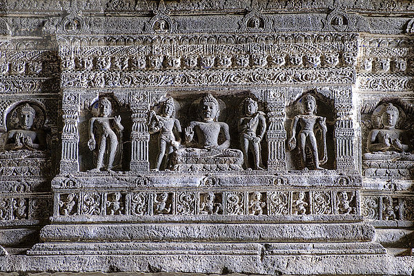 Buddhistische Schnitzereien in der Ajanta-Höhle  UNESCO-Welterbestätte  Maharashtra  Indien  Asien